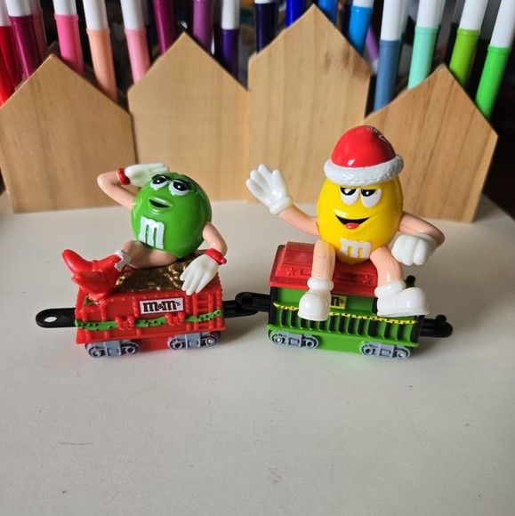 M&M Train Christmas Set 2005 5pc Collectible Plastic Gift Holiday Red Green Mars - Picture 7 of 15